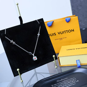 Louis Vuitton LV pendente lettera fiore quadrato collana-3651