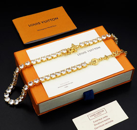 Louis Vuitton LV intarsiato con lettere di diamante e fiori braccialetto-4014