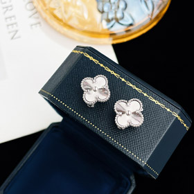 Van Cleef & Arpels orecchini a quattro foglie di trifoglio-4046